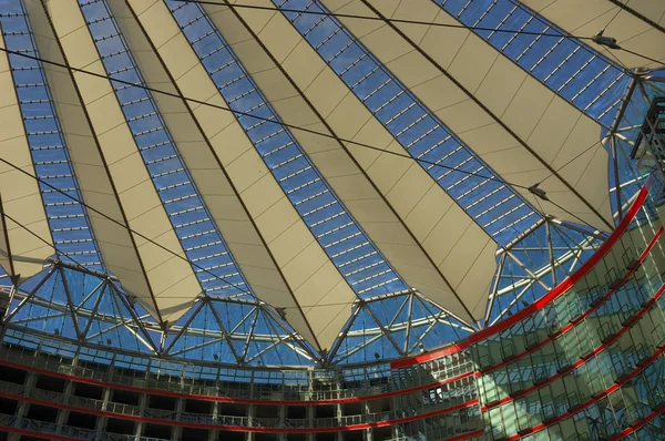 Futurisztikus tető egy modern épület — Stock Fotó