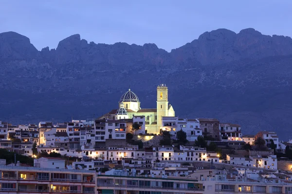 地中海のリゾート アルテア スペイン夕暮れ時に点灯 — ストック写真