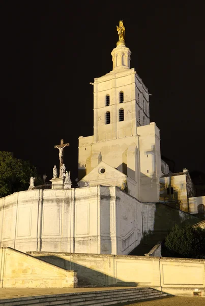 Catedral de Avignon iluminada à noite, França — Fotografia de Stock