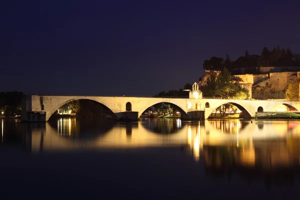 Pont d 'Avignon iluminado à noite, França — Fotografia de Stock