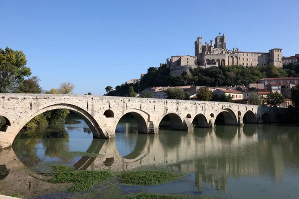 Ancient bridge Pont Vieux in Beziers, southern France — Stock Photo, Image