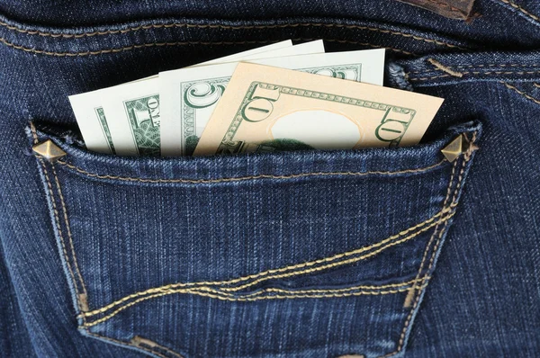 Kot pantolon cebinde dolar ile — Stok fotoğraf