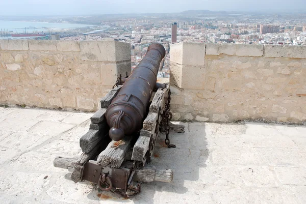 在阿利坎特西班牙中世纪大炮 — 图库照片