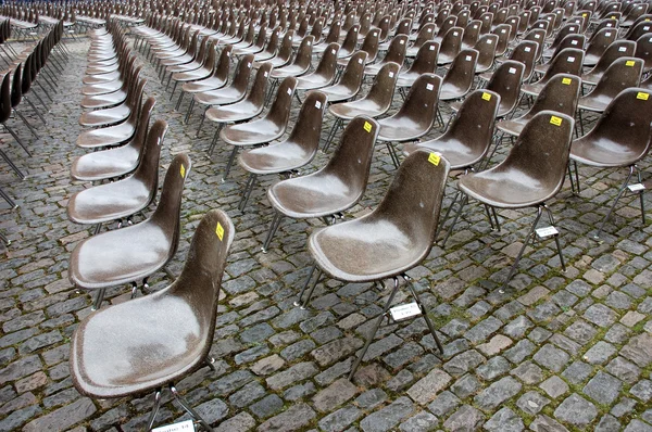 Ряды пустых стульев — стоковое фото
