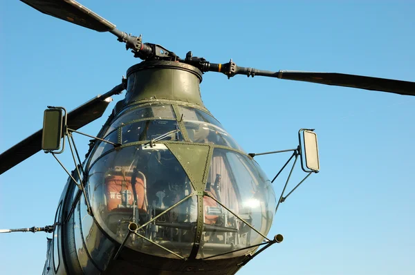 Военный вертолет H-21 — стоковое фото