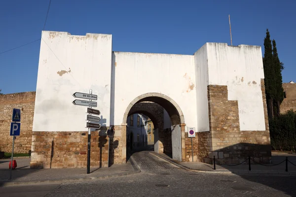Porten till den gamla staden faro, algarve portugal — Stockfoto