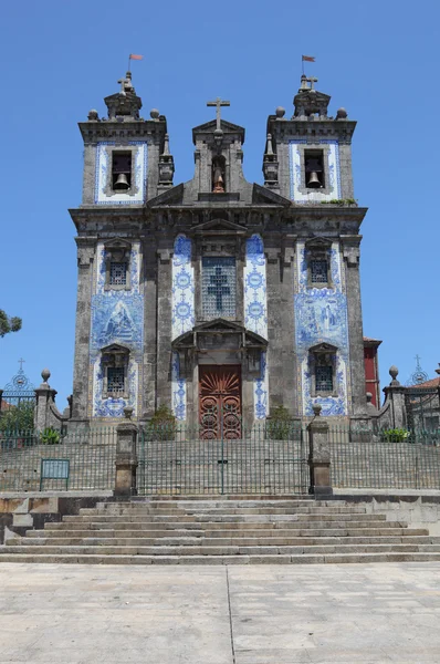 Церковь Санто-Ильдефонсо в старом городе Порту, Португалия — стоковое фото