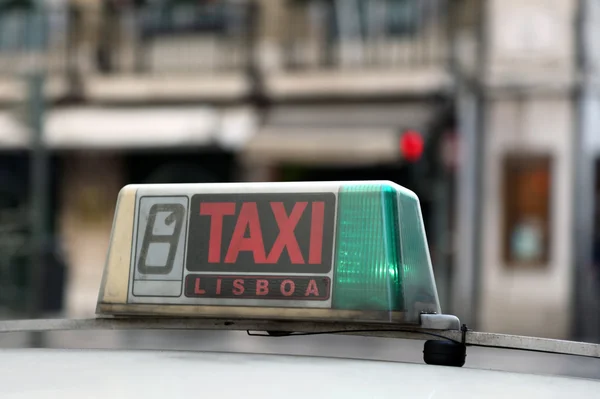 Táxi na cidade de Lisboa, Portugal — Fotografia de Stock