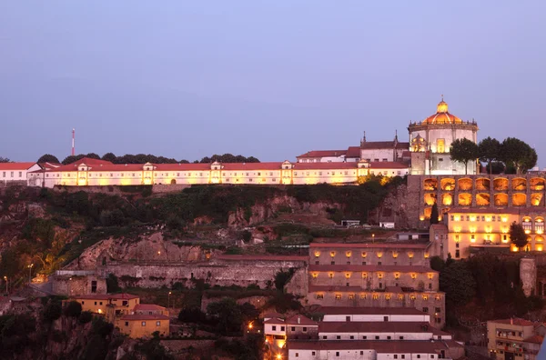 Serra pilar kloster i porto i skymningen, portugal — Stockfoto