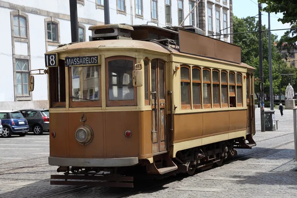 Oude tram wagen in porto, portugal — Stockfoto