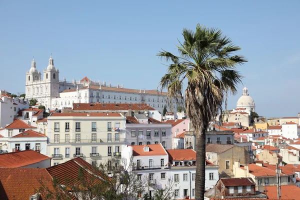 Alfama - de oude stad van Lissabon, portugal — Stockfoto