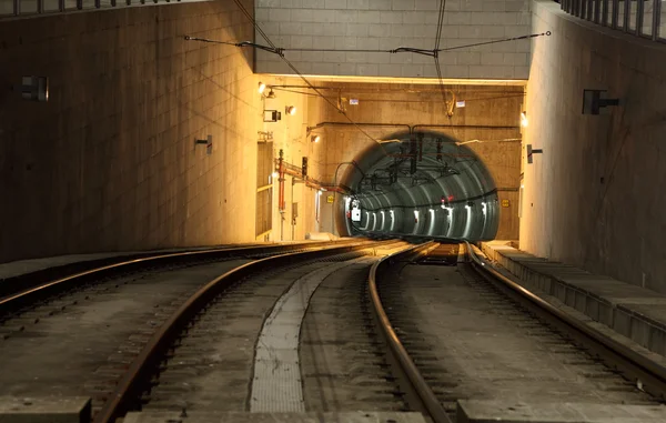 Tunnel della metropolitana in città — Foto Stock