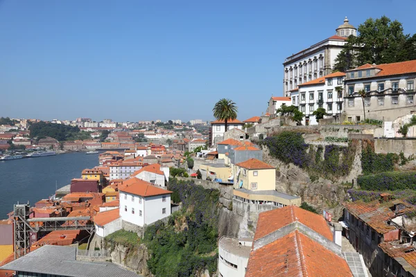 Visa över ribeira - den gamla staden Porto, portugal — Stockfoto