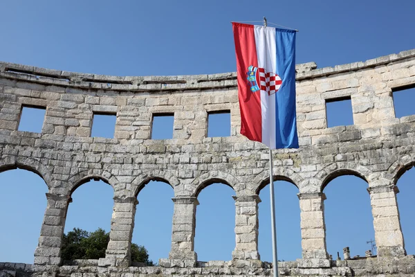 Altes römisches Amphitheater in pula, kroatien — Stockfoto