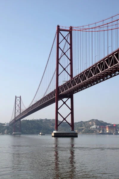 The 25 de Abril Bridge - suspension bridge in Lisbon — Stock Photo, Image
