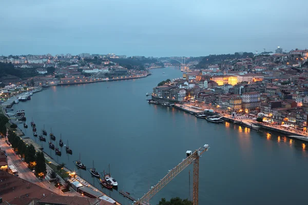 Река Дору и старый город Порту, Португалия — стоковое фото