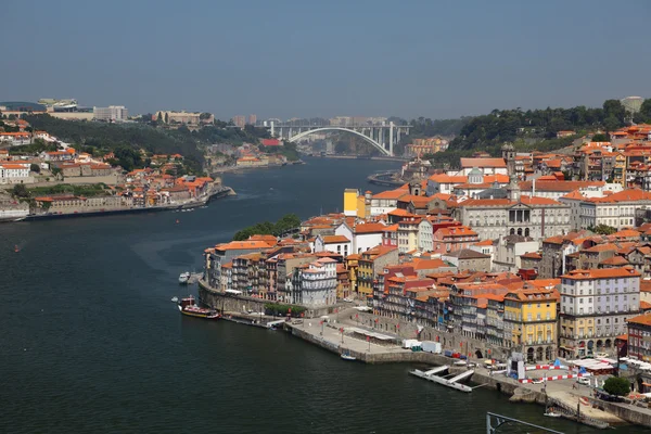 Río Duero y el casco antiguo de Oporto, Portugal —  Fotos de Stock