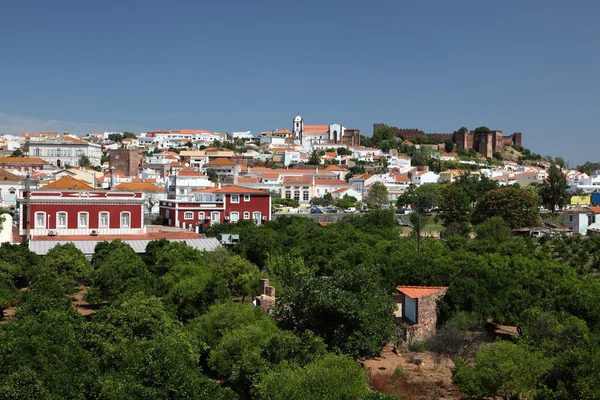 Města silves s starověký hrad v algarve Portugalsko — Stock fotografie