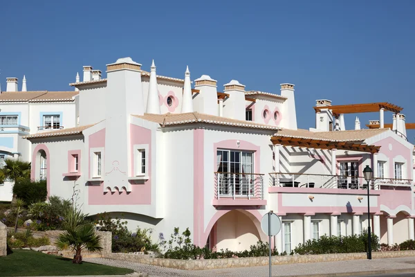 Casa residencial colorida no Algarve, Portugal — Fotografia de Stock