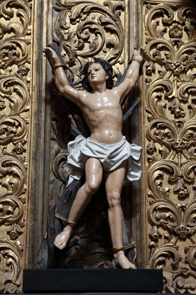 在教会里在波尔图，葡萄牙耶稣基督雕像 — 图库照片