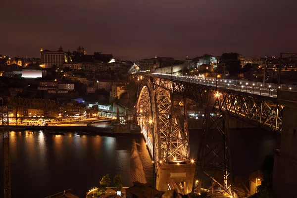 Dom luis jag bron och porto på natten, portugal — Stockfoto