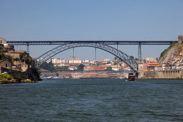 Řeky Douro a dom luis most v porto, Portugalsko — Stock fotografie