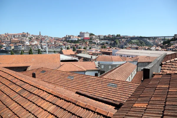 Uitzicht over ribeira - de oude stad van Porto, portugalüzerinde Ribeira - eski oporto şehri, Portekiz görüntülemek — Stockfoto