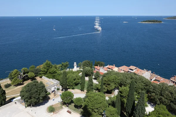 Clipper w Morzu Adriatyckim w rovinj, croatia — Zdjęcie stockowe