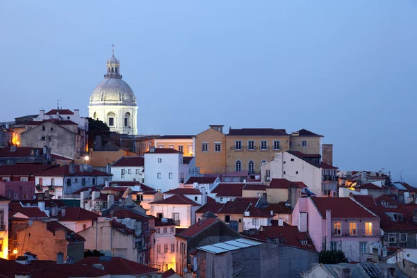 Алфама - старейший район Лиссабона, Португалия — стоковое фото