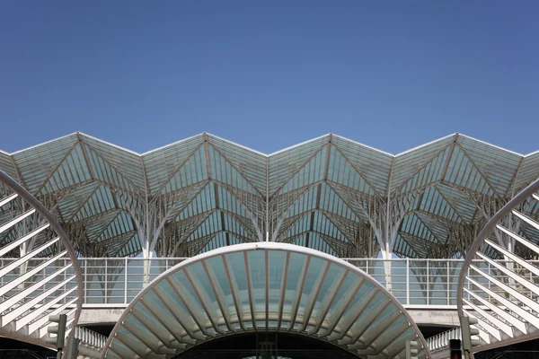 Estación de tren principal Gare do Oriente en Lisboa, Portugal — Foto de Stock