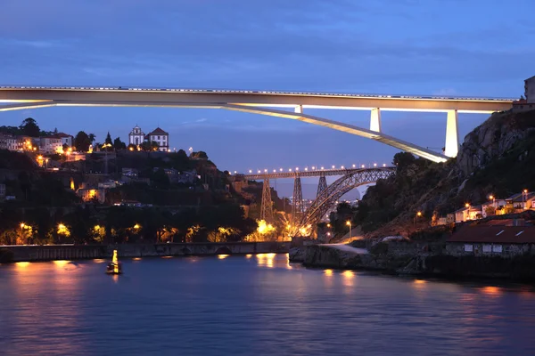 在波尔图，葡萄牙杜罗河上的桥梁 — 图库照片