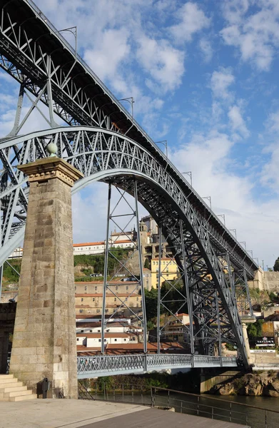 Dom luis jsem mostu přes řeku douro v portu, Portugalsko — Stock fotografie