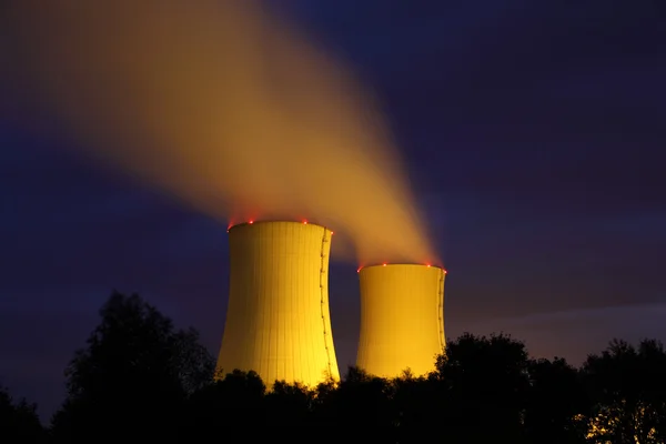 Éjjel, atomerőmű — Stock Fotó