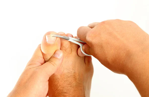 Pessoa masculina cortando unhas dos pés — Fotografia de Stock