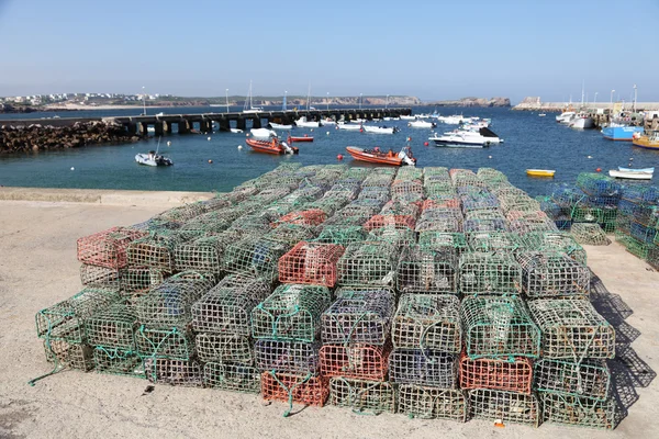 Paniers de pêche dans le vieux port, Algarve Portugal — Photo