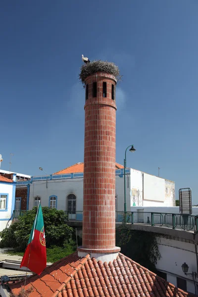 Chaminé de tijolo vermelho em Portimao, Algarve Portugal — Fotografia de Stock