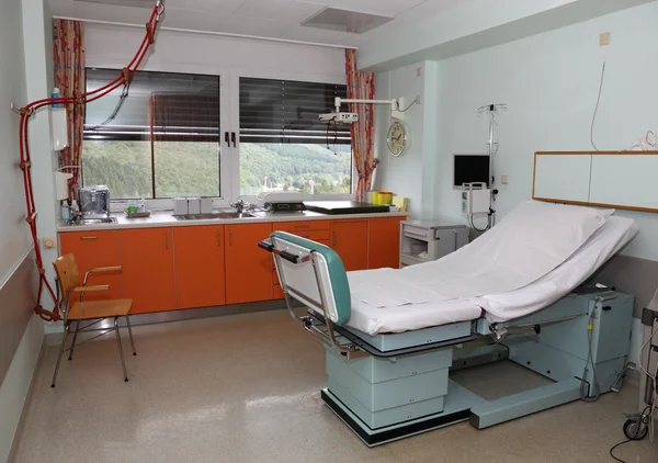 设备齐全的现代医院室 — 图库照片