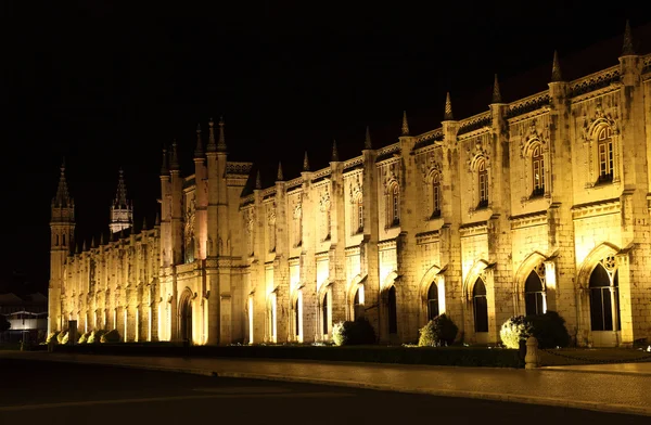 Klostret Hieronymiternas på natten. Lissabon portugal — Stockfoto
