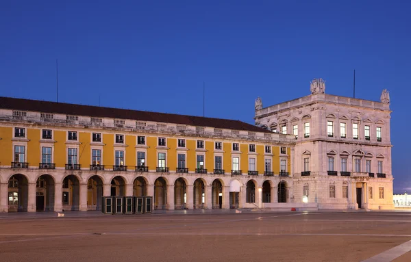 Handel square i skymningen. Lissabon, portugal — Stockfoto