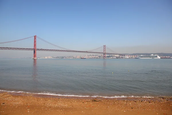 The 25 de Abril Bridge in Lisbon — Stock Photo, Image