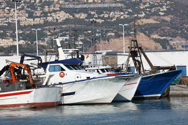 Рыбацкие лодки в порту Алтея, Испания — стоковое фото