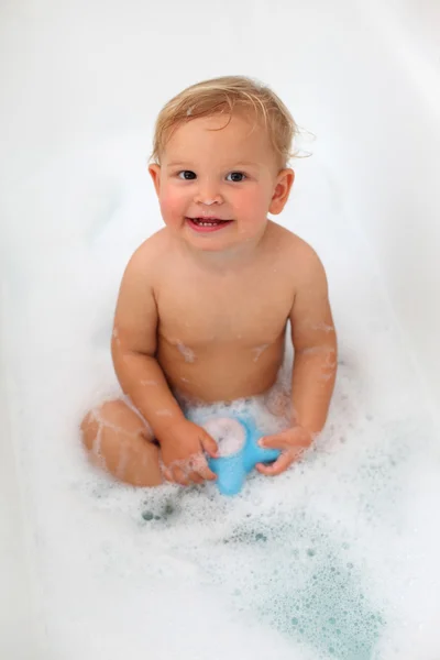 Cute toddler in the bath tub — Stock Photo, Image