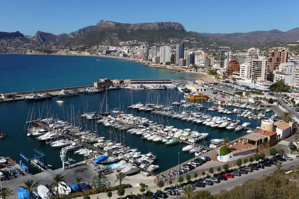 Marina na Středozemním moři uchylují Benidormu ve Španělsku — Stock fotografie
