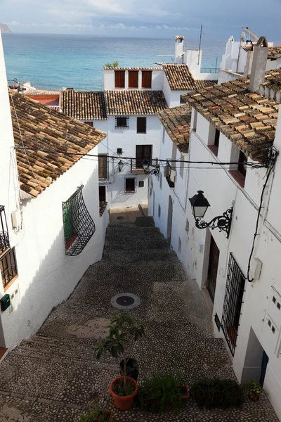 Calle en el casco antiguo de Altea, España — Foto de Stock