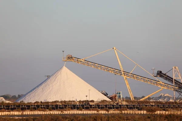 Fabryka soli w Camargue, południowa Francja — Zdjęcie stockowe