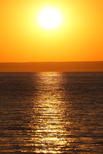 Złoty zachód słońca nad Morzem Śródziemnym — Zdjęcie stockowe