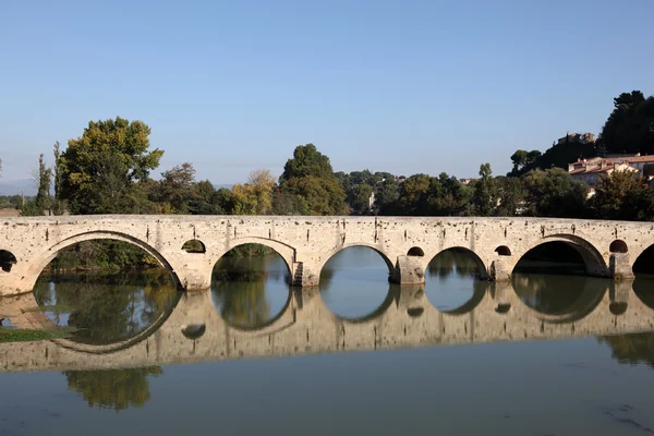 Medieval stone bridge Pont Vieux in Beziers, France — Stock Photo, Image