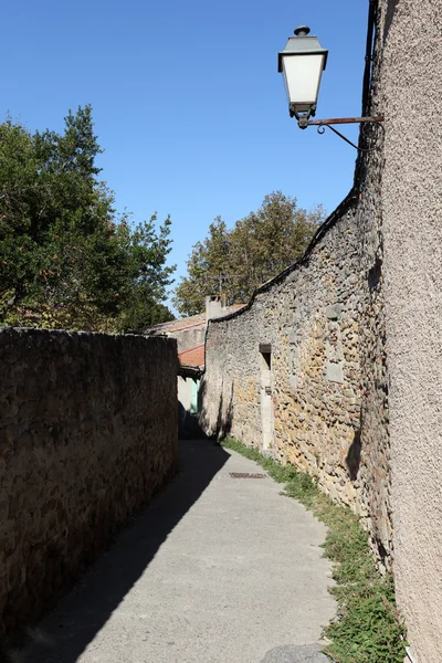 Enge straße in carcassonne, frankreich — Stockfoto