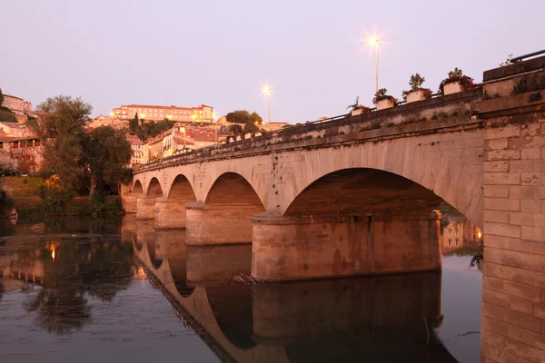 旧大桥河圆球在贝塞尔曲线，法国 — 图库照片