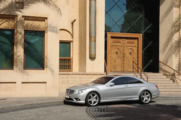 Carro de luxo em Dubai, Emirados Árabes Unidos — Fotografia de Stock